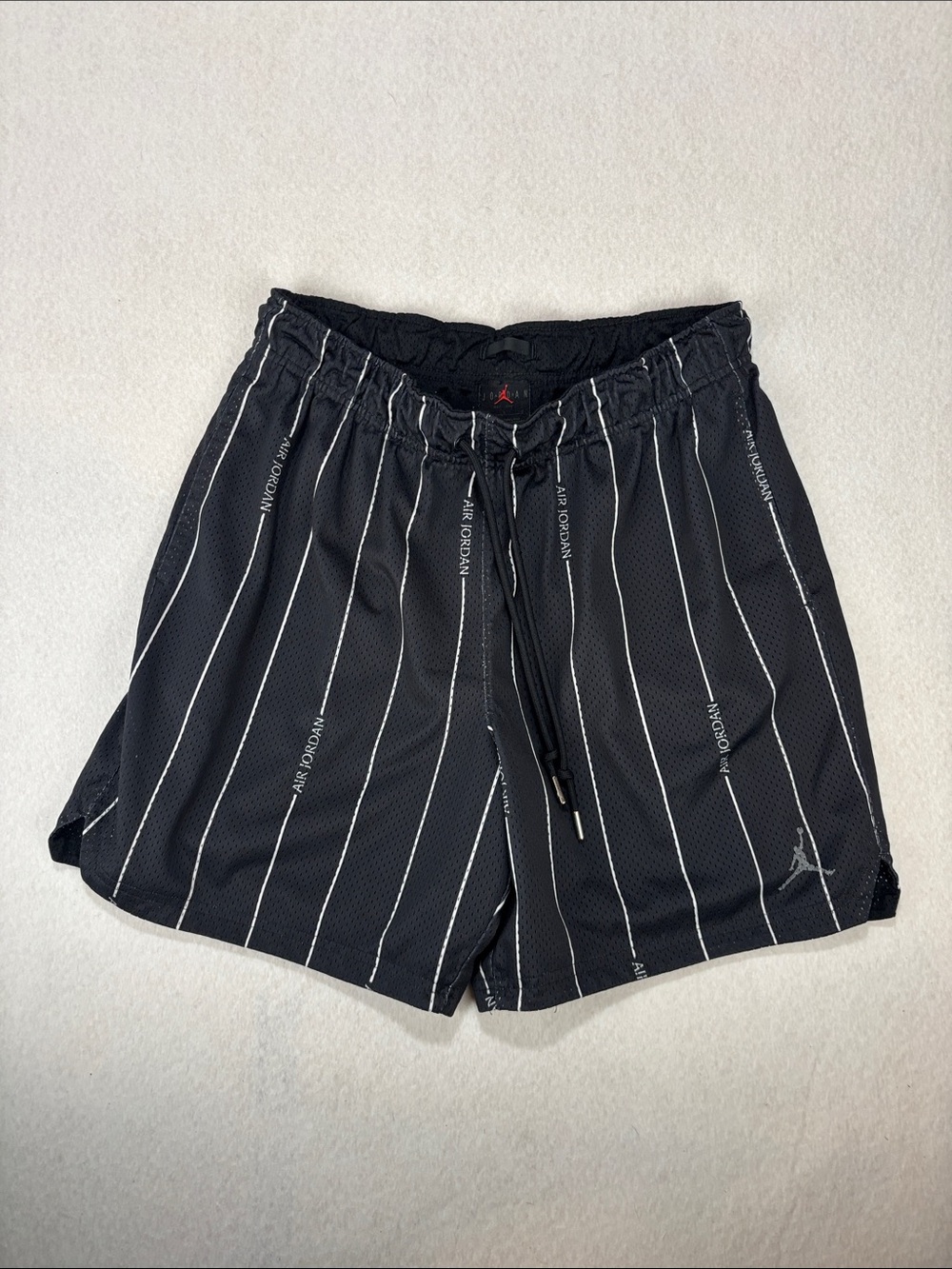 Men’s Jordan Black Pinstripe Basketball Athletic Shorts with Drawstring sz L